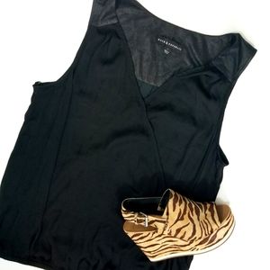 Rock & Republic》Silky Drape Front Suede Yoke Top